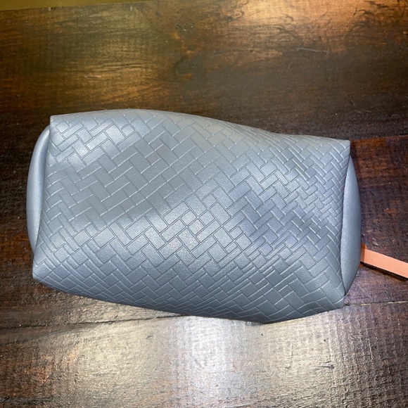 American Airlines Cole‎ Haan Toiletry Case Gray - Picture 8 of 8